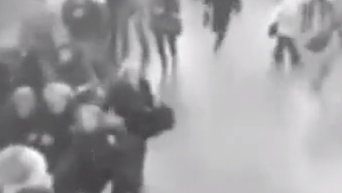 Взрывы в аэропорту Брюсселя: видео камер наблюдения