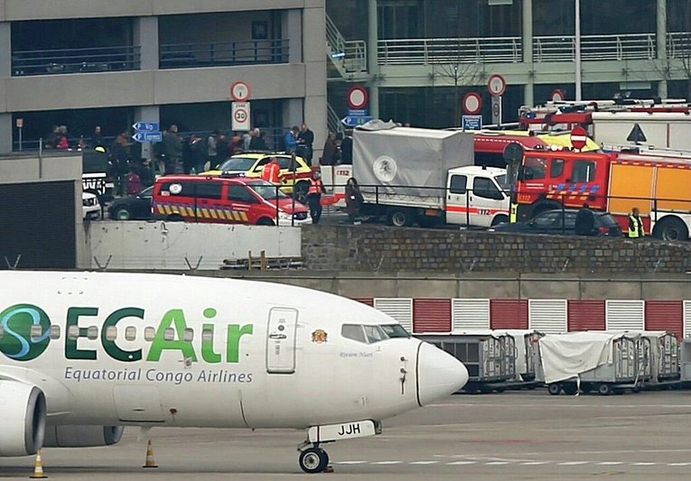 Евакуация из брюссельского аэропорта после взрывов