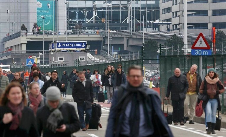 Эвакуация из брюссельского аэропорта после взрывов