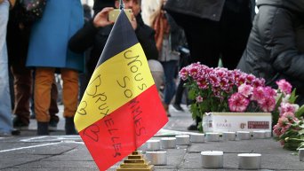 Импровизированный мемориал жертвам террористических атак 22 марта 2016 года в Брюсселе