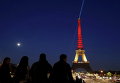 Эйфелева башня в Париже окрашена цветами флага Бельгии в память о погибших при терактах