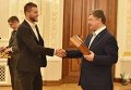 Порошенко награждает футболистов сборной Украины