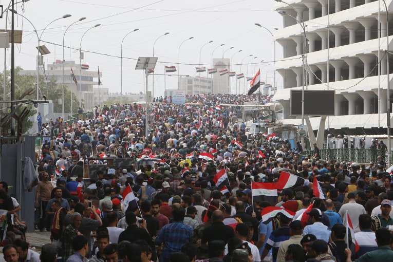 Акция протеста сторонников видного иракского шиитского священнослужителя Муктада аль-Садра