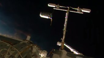 Состыковка грузового космического корабля Cygnus с МКС. Видео