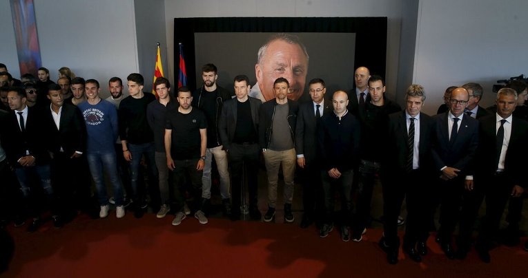 Барселона вспоминает легенду футбола Йохана Кройфа
