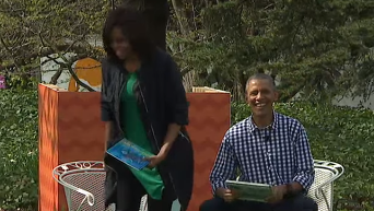 Обама с супругой почитали детям книжки о монстрах
