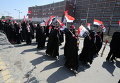 Сторонники шиитского священнослужителя Муктады ас-Садра принимают участие в акции протеста за зеленой зоной в Багдаде
