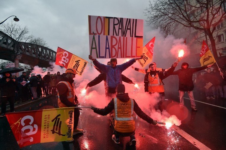 Во Франции продолжаются протесты против нового трудового законодательства.