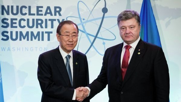 Генсек ООН Пан Ги Мун и президент Украины Петр Порошенко