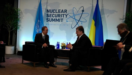 Генсек ООН Пан Ги Мун и президент Украины Петр Порошенко