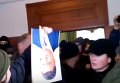 Акция протеста в Виннице, во время которой разорвали портрет Порошенко. Видео