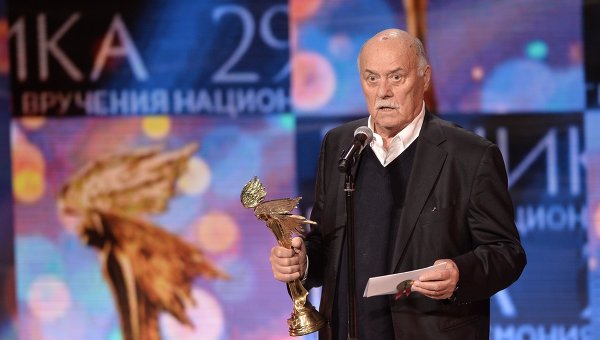 Режиссёр Станислав Говорухин, получивший приз в номинации Лучшая режиссёрская работа