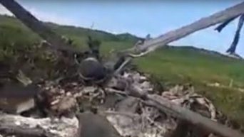 Обломки сбитого вертолета Ми-24. Видео