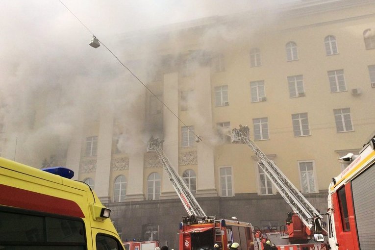 Пожар в здании Минобороны РФ в Москве