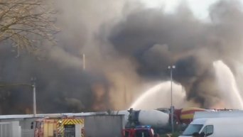 Пожар и взрывы рядом с французским городом Бордо. Видео