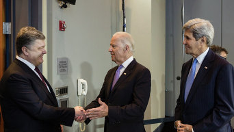 Президент Украины Петр Порошенко, вице-президент США Джозеф Байден и государственный секретарь США Джон Керри (слева направо)
