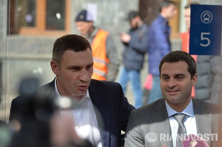 Виталий Кличко и Илья Сагайдак на презентации смарт-остановки в Киеве
