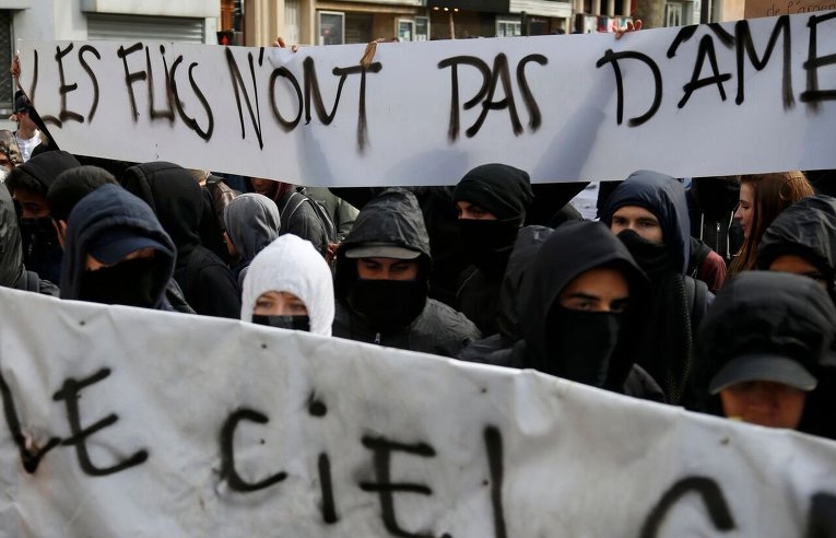 Массовые протесты в Париже против трудового законодательства