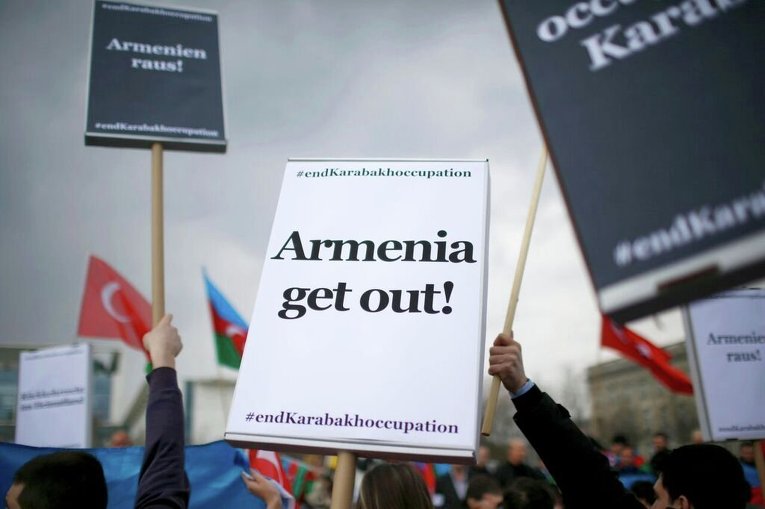 Акция протеста в ходе встречи лидеров Армении и ФРГ