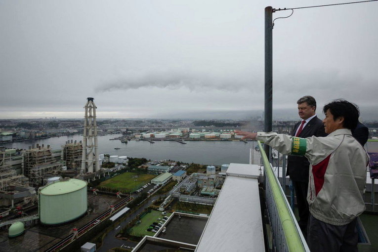 Президент Украины Петр Порошенко посетил в Японии тепловую электростанцию Isogo