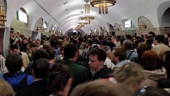 Давка на станции метро Льва Толстого в Киеве