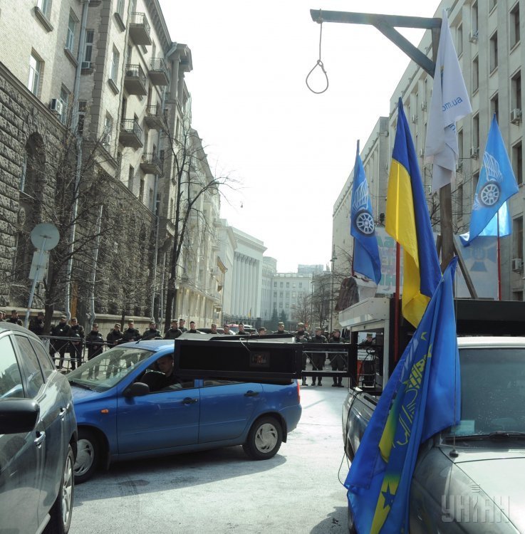 Протесты под зданием Администрации президента на Банковой в Киеве