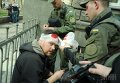 Пострадавший во время столкновений под Администрацией президента в Киеве фотокреспондент Reuters Валентин Огиренко