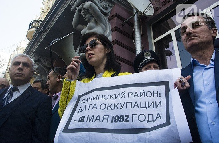 Пикет азербайджанской диаспоры у посольства Армении в Киеве