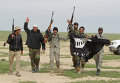 Иракские солдаты, захватившие флаг террористической организации ИГ. Архивное фото