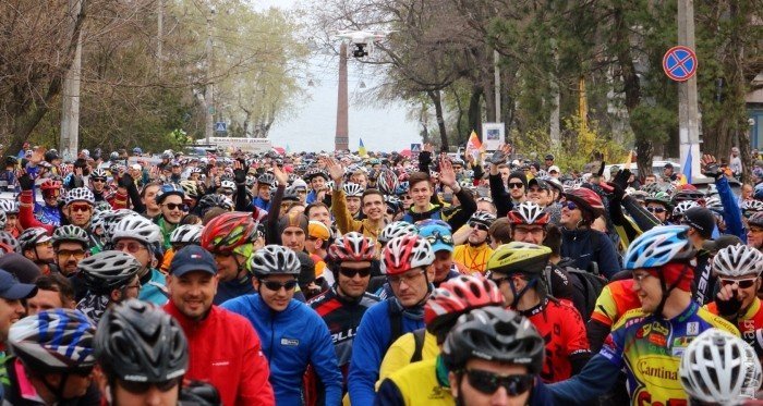 В Одессе стартовала велосотка и марафон по Поясу Славы