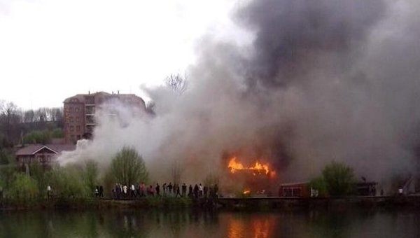 Пожар уничтожил гостиничный комплекс в Закарпатской области