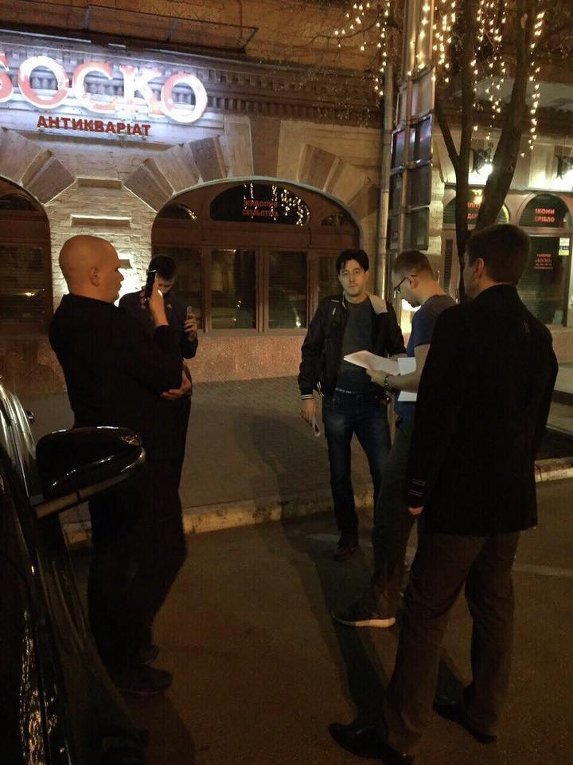 Следователи ГПУ зачитали подозрение Касько прямо на улице Киева