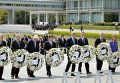 Госсекретарь США Джон Керри в ходе официального визита в Японию возложил венки в Мемориальном парке и Музее истории в Хиросиме