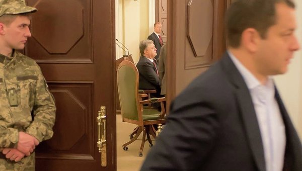 Петр Порошенко на заседании фракции БПП 12 апреля