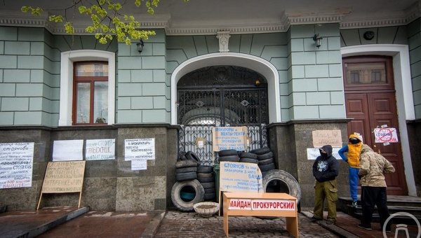 В Одессе активисты разблокировали прокуратуру, срезав замок