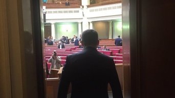 Спикер Верховной Рады Владимир Гройсман входит в сессионный зал парламента