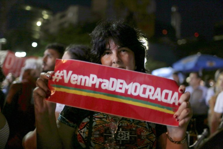 В Бразилии продолжаются протесты против президента страны Дилмы Руссефф