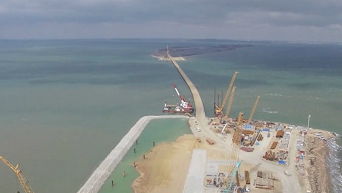 Возведена первая опора Керченского моста. Кадры с места строительства. Видео