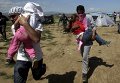 Полиция Македонии применила против мигрантов слезоточивый газ