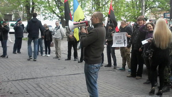 Активисты облили краской отделение Сбербанка России в Хмельницком