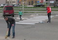 На Осокорках в Киеве жители сами нарисовали пешеходный переход
