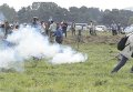Полиция Македонии кидала гранаты со слезоточивым газом в беженцев в Идомени