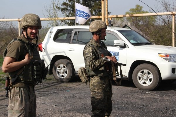 Патрулирование миссии ОБСЕ на линии разграничения в Донбассе