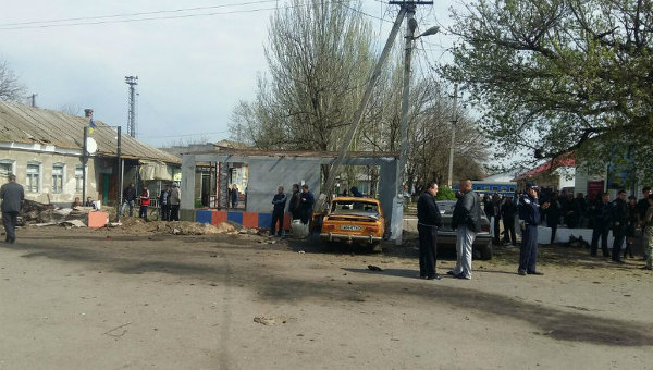 В центре Новоалексеевки (Херсонская область), которая находится вблизи административной границы с Крымом, взорвался автомобиль.