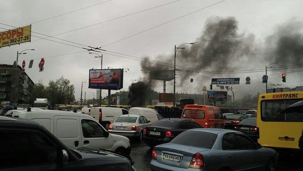 Пожар на Ленинградской площади в Киеве после ДТП