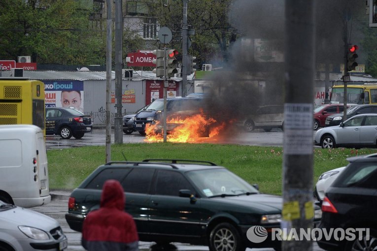 Пожар на Ленинградской площади в Киеве после ДТП