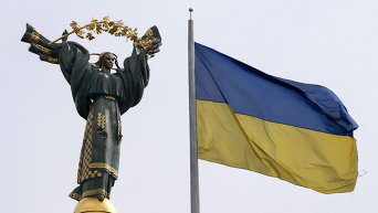Флаг Украины и Монумент независимости