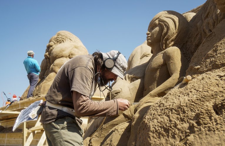 Фестиваль песчаных скульптур в Алматы