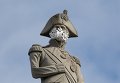 Активисты Гринпис взобрались на колонну адмирала Нельсона в Лондоне в знак протеста против загрязнения воздуха. Они надели на памятник Нельсону респираторную маску, чтобы подчеркнуть таким образом необходимость принятия действий по повышению качества воздуха.