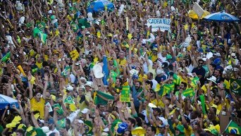 В Бразилии продолжаются протесты против президента страны Дилмы Руссефф